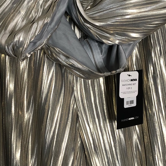 Metallic Set! Beautiful for NYE or party! Brand New - Picture 3 of 5